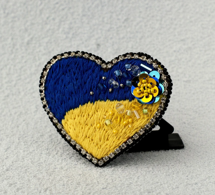 Брошка "З Україною в серці"